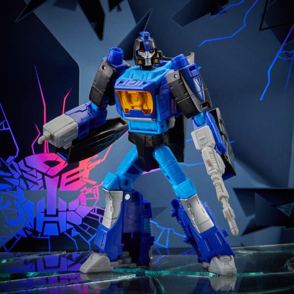 Transformers Generations IDW Shattered Glass Collection Blurr  (3 of 12)